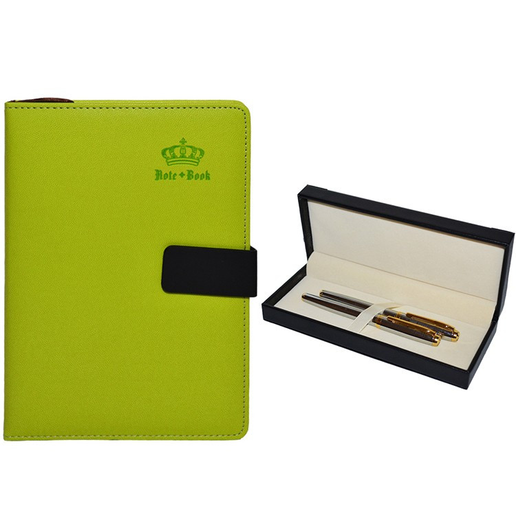 Set Office - Agenda A5 Nedatata Verde cu magnet, 120 File cu Pix si Stilou Argintiu in Etui