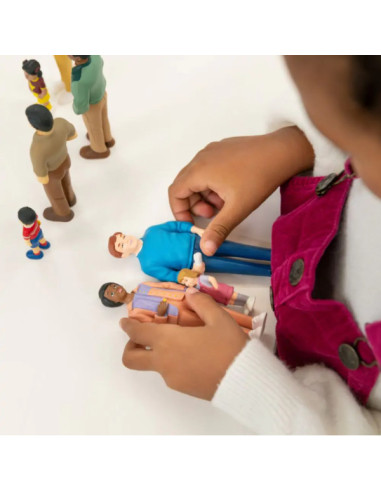 ML27390,Set de 9 figurine Familia - diversitate si integrare etnica, cu rol didactic