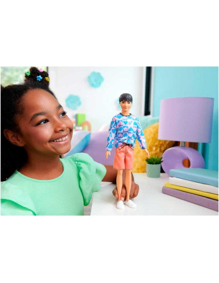 MTDWK44_HRH24,Barbie Papusa Baiat Fashionistas Cu Bluza Cu Inimioare