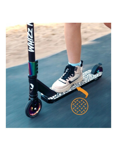 BN-LO-WHIZZ_NEO_BLACK_CARBON_MULTICOLOR,Trotineta, Lionelo, Whizz, Pentru Acrobatii, Rulmenti ABEC-9, Sistemul de compresie IHC 