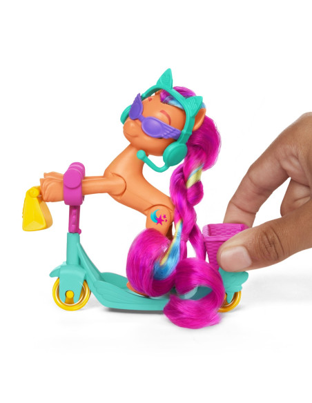 F8725_F8737,My Little Pony Sunny Starscout Pe Scooter Set Figurina Si 4 Accesorii