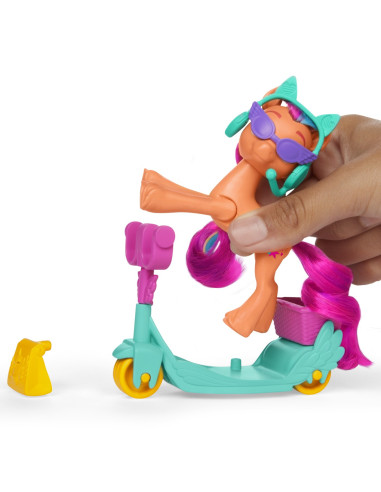 F8725_F8737,My Little Pony Sunny Starscout Pe Scooter Set Figurina Si 4 Accesorii