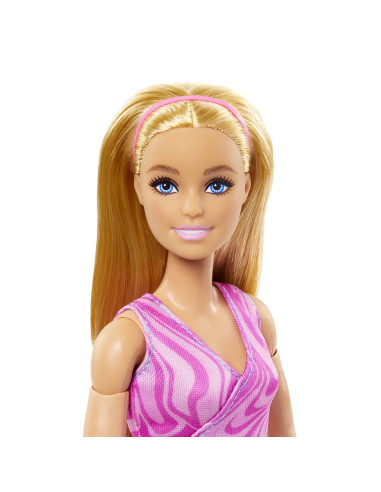 MTFTG80_HRH27,Papusa Barbie Made To Move Blonda Cu Top Roz