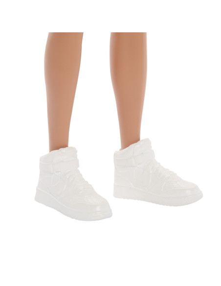 MTDWK44_HRH26,Barbie Papusa Baiat Fashionistas Brunet Cu Barba Si Tricou Cu Gluga