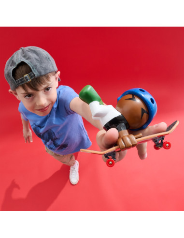 VV-6071061_20148776,Tech Dech Sk8 Crew Pachet 2 Seturi Placa Si Figurina 9.6cm Sapca Neagra Si Casca Albastra