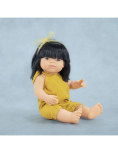 ML33204,Papusa fetita asiatica 38 cm in salopeta mustar, corp parfumat, colectia My Friends and Me 2