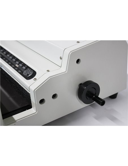 Aparat manual pentru inchiderea inelelor metalice UNITEC B700