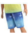 MTDWK44_HYV00,Barbie Papusa Baiat Fashionistas Brunet Cu Maiou Ombre Si Pantaloni Scurti De Blugi
