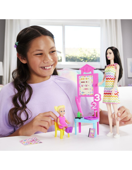 MTJCR71_JCR77,Barbie Set De Joaca Papusa Barbie Bruneta Face Cariera Profesoara