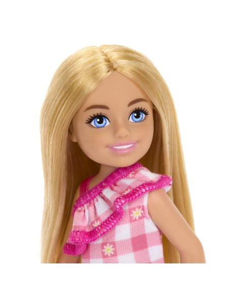 MTDWJ33_HXM95,Barbie Papusa Chelsea Blonda Cu Rochita Roz In Carouri