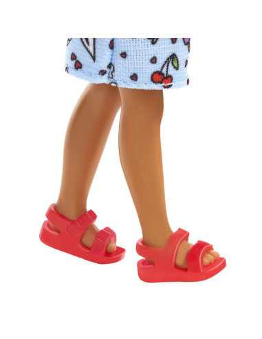 MTDWJ33_HXM97,Barbie Papusa Chelsea Creola Cu Par Saten Si Rochita Albastra