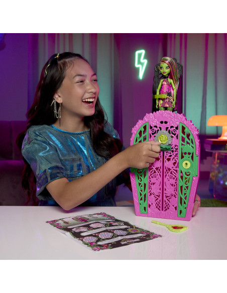 MTHYT75,Monster High Gradina De La Miezul Noptii Papusa Venus Mcflytrap