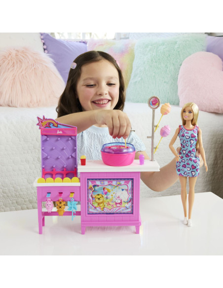 MTJFV67,Barbie Mysteries Detectivi Pe Plaja Set Cabina De Jocuri Si Papusa Barbie Malibu Cu Accesorii
