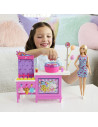 MTJFV67,Barbie Mysteries Detectivi Pe Plaja Set Cabina De Jocuri Si Papusa Barbie Malibu Cu Accesorii