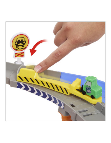 MTJFL57,Cars Race And Rescue Set De Joaca Curcuit De Salvare Si 3 Masinute Metalice