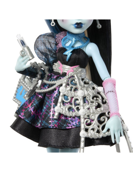 MTJBG75,Monster High Ziua De Nastere Dulce Si Infricosatoare Papusa Frankiestein Cu Accesorii