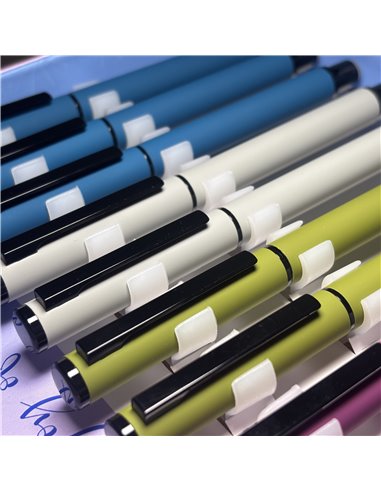 Set 12 stilouri metalice cu cerneala termosensibila si penita ascunsa 16334, Culori asortate