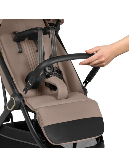 BN-LO-BESS_BEIGE_SAND,Carucior sport, Lionelo, Bess, Greutate 7.5 kg, Sustine 22 kg, 6 luni+, Capotina impermeabila si protectie