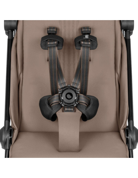 BN-LO-BESS_BEIGE_SAND,Carucior sport, Lionelo, Bess, Greutate 7.5 kg, Sustine 22 kg, 6 luni+, Capotina impermeabila si protectie