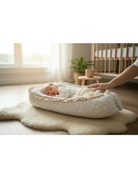 BN-6426972031240,Cosulet bebelus, MimiNu, Premium, Pentru dormit, Baby Nest 55 x 75 cm, Cu Volanase si dantela, Husa 100% bumbac