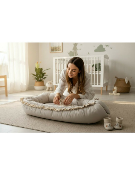 BN-6426972031400,Cosulet bebelus, MimiNu, Premium, Pentru dormit, Baby Nest 55 x 75 cm, Cu Volanase si dantela, Husa 100% bumbac
