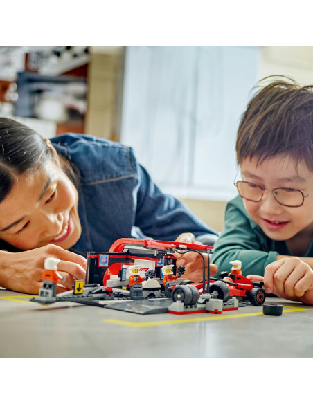 LEGO-60443,Lego City Boxa Si Mecanici F1 Cu Masina Ferrari 60443