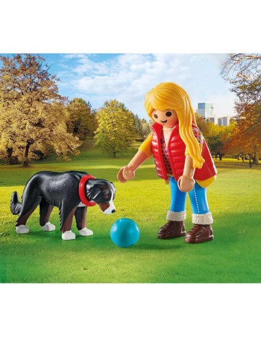 PM71738,Playmobil - Figurina femeie cu animalut de colectie caine de Munte