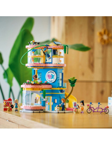 LEGO-42689,Lego Friends Clubul Prietenilor Din Orasul Heartlake 42689