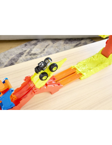 MTJJN44,Hot Wheels Monster Truck Set De Joaca Pista Invinge Sarpele Urias Cu Masinuta Bone Shaker Inclusa