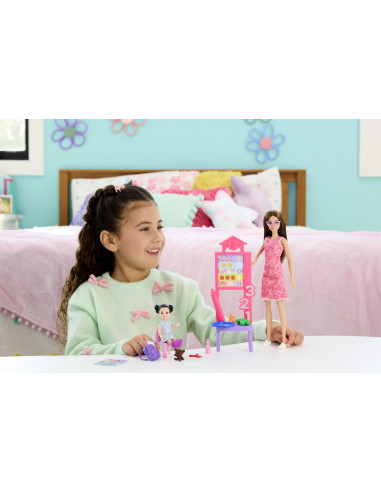 MTJCR71_JMK16,Barbie Set De Joaca Papusa Barbie Bruneta Cu Rochie Roz Face Cariera Profesoara