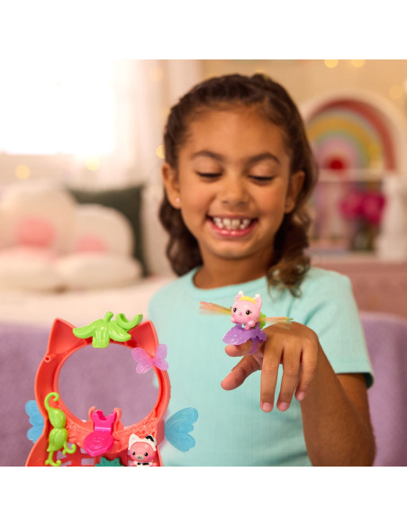 VV-6075567,Gabbys Dollhouse Fairylandia Set De Joaca Zana Pisicutei Cu Figurine Si Accesorii