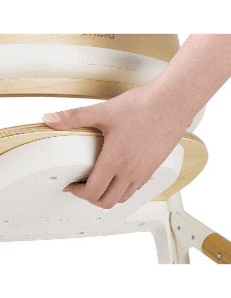 BN-LO-CELIA_WHITE_NATURAL_WOOD,Scaun de masa multifunctional Celia, Lionelo, Din lemn de fag, 6 luni- adult, Reglabil pe inaltim