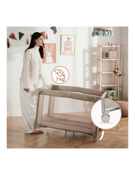 BN-LO-AMELIE_BEIGE_SAND,Patut pliant, Lionelo, Amelie, Cu intrare laterala, 100.5×70.5 cm, Include salteluta, roti, geanta pentr