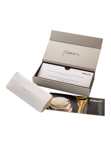 827270,Stilou Pelikan Souveran M800, penita M aur 18K, accesorii placate cu aur, cutie cadou, Cream blue