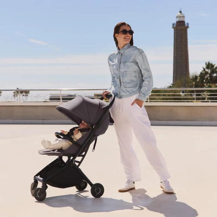 BN-LO-SIA_FLEX_BEIGE_SAND,Carucior 2 in 1, Lionelo, Sia Flex, 7.6 kg, Include landou pliabil pe cadru, Ultracompact, Pliere rapi