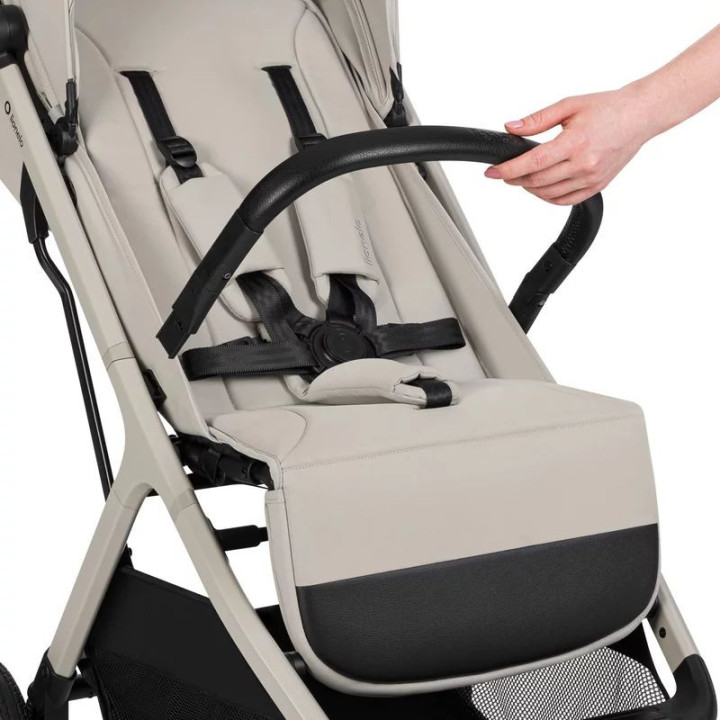 BN-LO-CLOE_PLUS_BEIGE_SAND,Carucior sport, Lionelo, Cloe Plus, Cu accesorii, Cadru din aluminiu, Pana la 22 kg, Usor, Pliere com