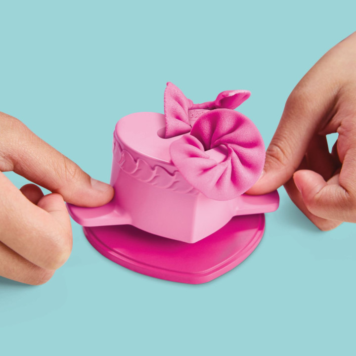 G2347,Play Doh Barbie Set Creatii Vestimentare Pietre Pretioase Si Panglici