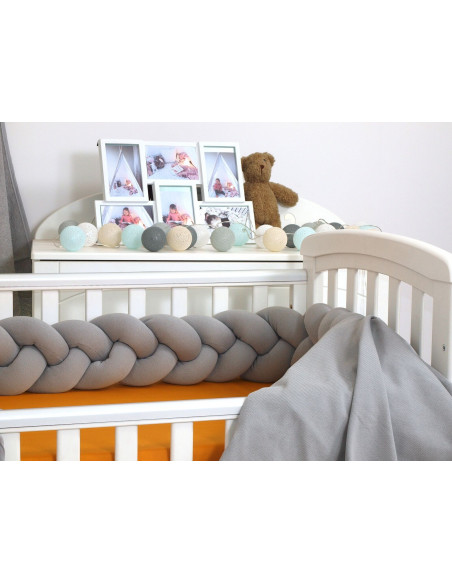 Protectie laterala patut bebe, Bumper impletit, Inchidere