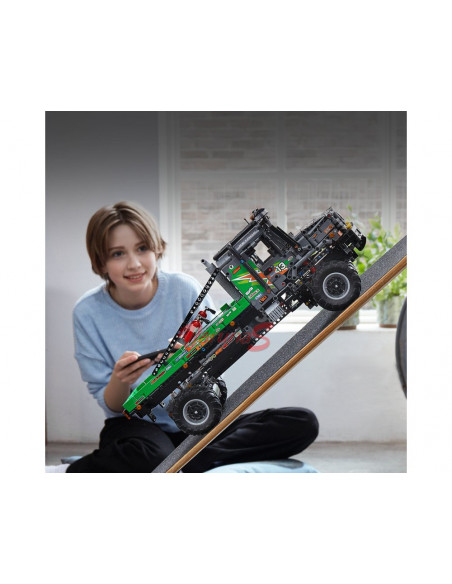LEGO Technic Camion de testari 4x4 Mercedes-Benz Zetros,42129