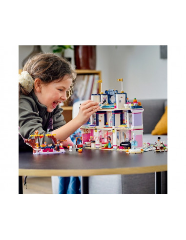 LEGO Friends Grand Hotel in orasul Heartlake,41684
