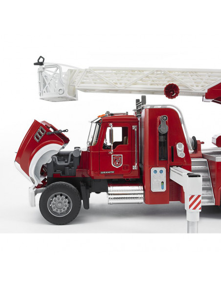 BRUDER - CAMION DE POMPIERI MACK GRANITE CU SCARA, POMPA DE APA