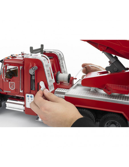 BRUDER - CAMION DE POMPIERI MACK GRANITE CU SCARA, POMPA DE APA