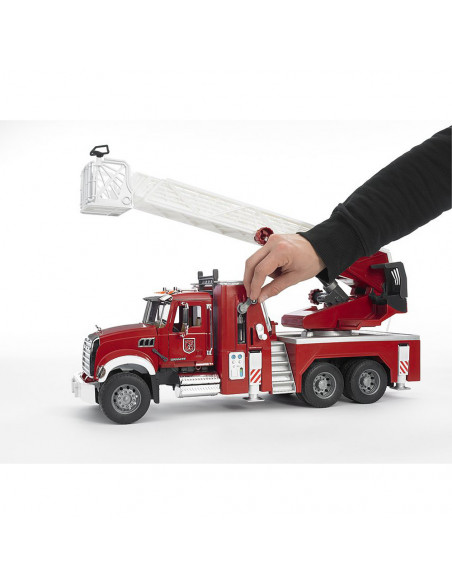 BRUDER - CAMION DE POMPIERI MACK GRANITE CU SCARA, POMPA DE APA