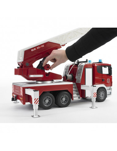BRUDER - CAMION DE POMPIERI SCANIA R-SERIES CU SCARA, POMPA DE