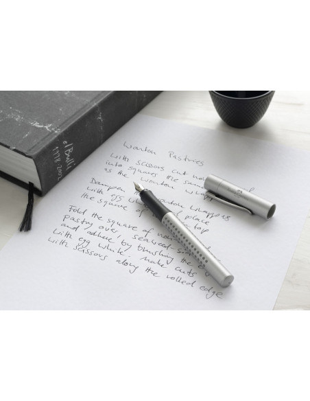 FC140906,Stilou grip 2011 Faber-Castell, Penita F, Argintiu FC140906,Stilou grip 2011 Faber-Castell, Penita F, Argintiu
