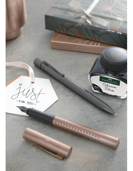 FC140947,Stilou grip 2011 Faber-Castell, Penita F, Gri antracit FC140947,Stilou grip 2011 Faber-Castell, Penita F, Gri antracit