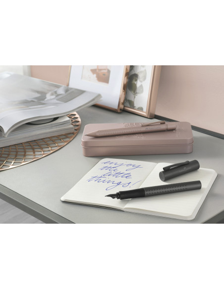 FC140947,Stilou grip 2011 Faber-Castell, Penita F, Gri antracit FC140947,Stilou grip 2011 Faber-Castell, Penita F, Gri antracit