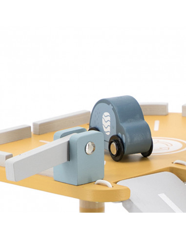 Statie de benzina cu parcare, lift si heliport, PolarB