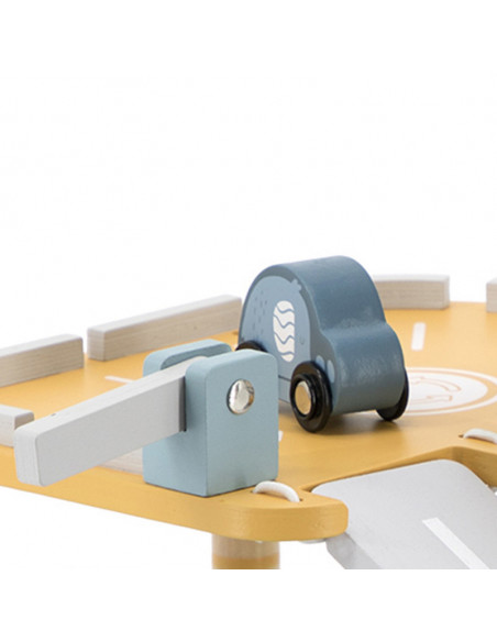 Statie de benzina cu parcare, lift si heliport, PolarB