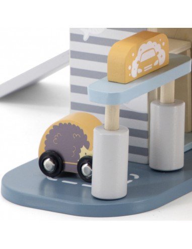 Statie de benzina cu parcare, lift si heliport, PolarB